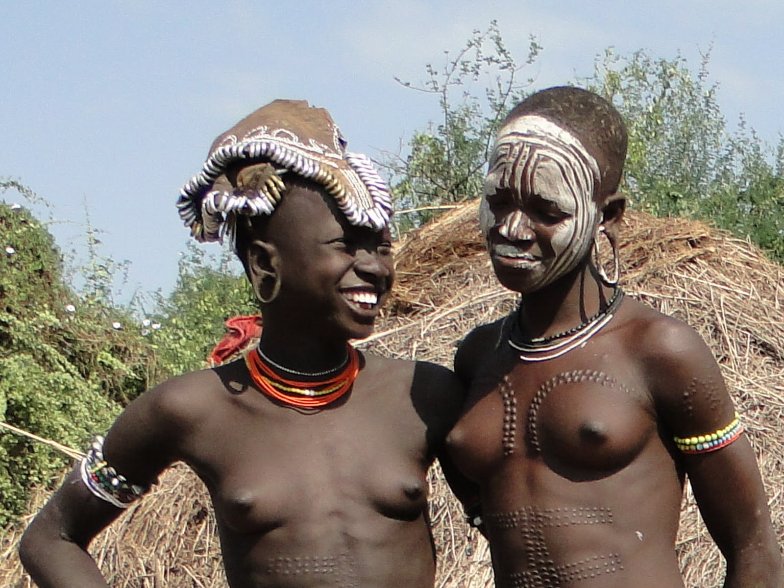 племена где женщины ходят голыми фото 6
